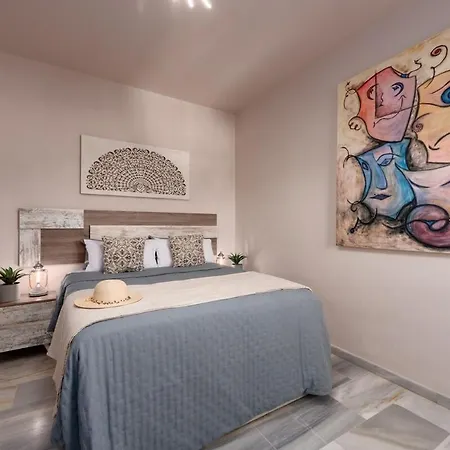 Stunning Beachfront Penthouse Apartment *